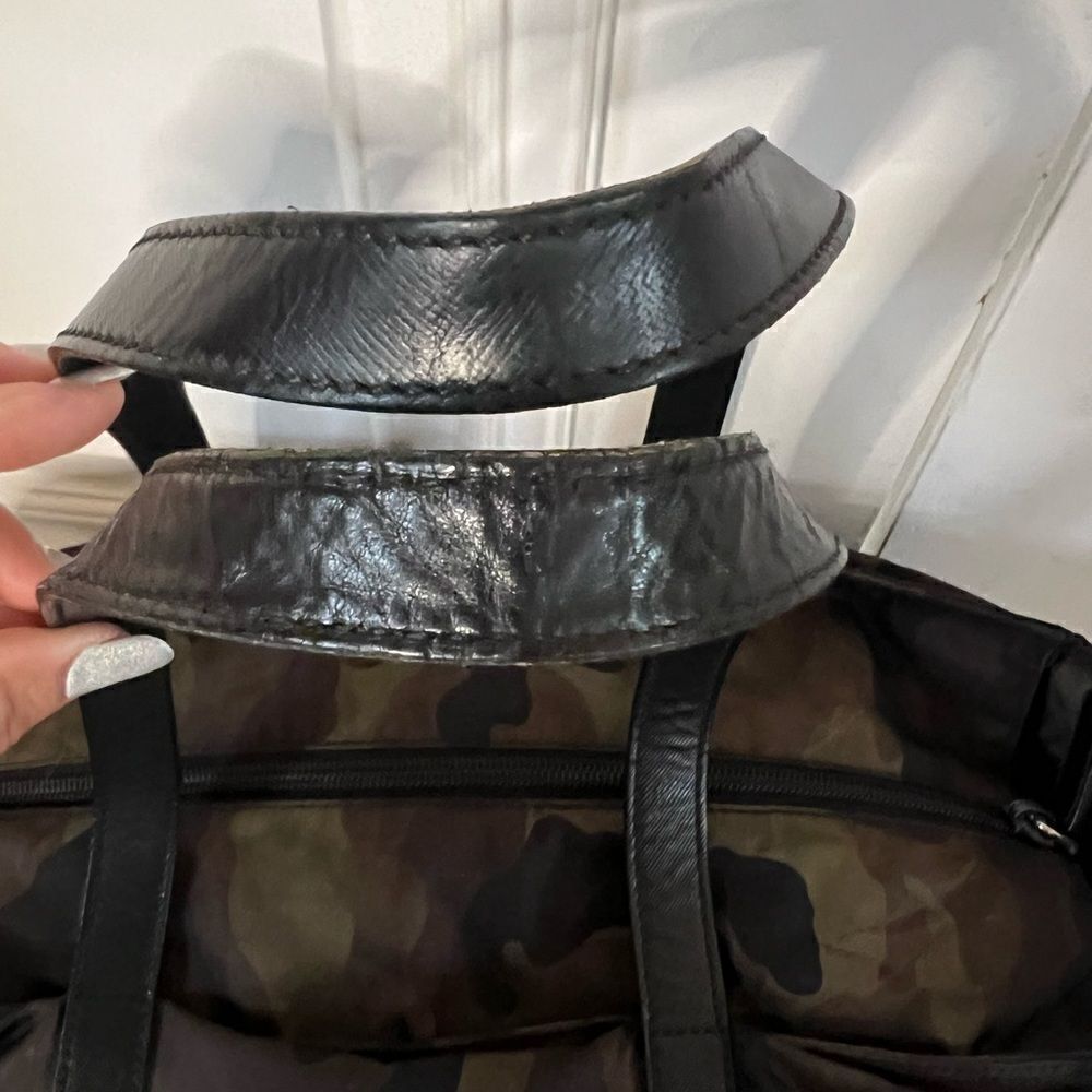 RARE!!!! PRADA CAMO BAG - Picture 9 of 12
